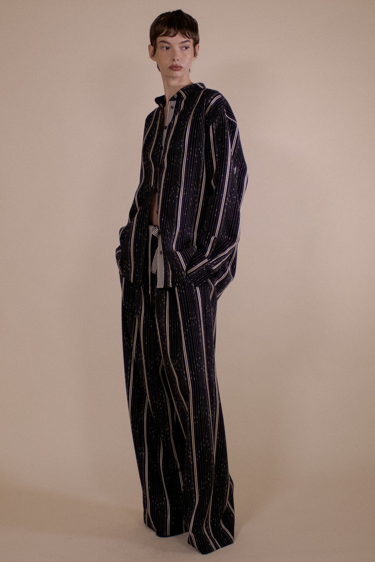 SLUB STRIPE BAND COLLAR RELAXED SHIRT (PRE-ORDER)
